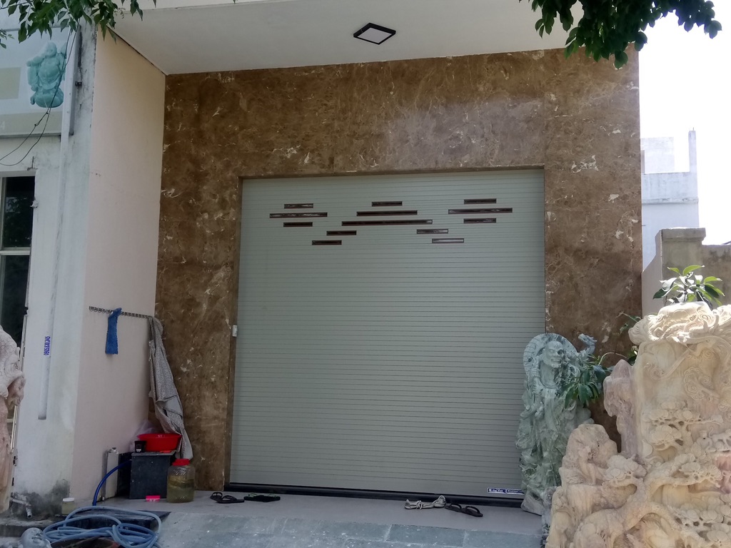 cửa cuốn Austdoor với các dòng cửa cuốn khác